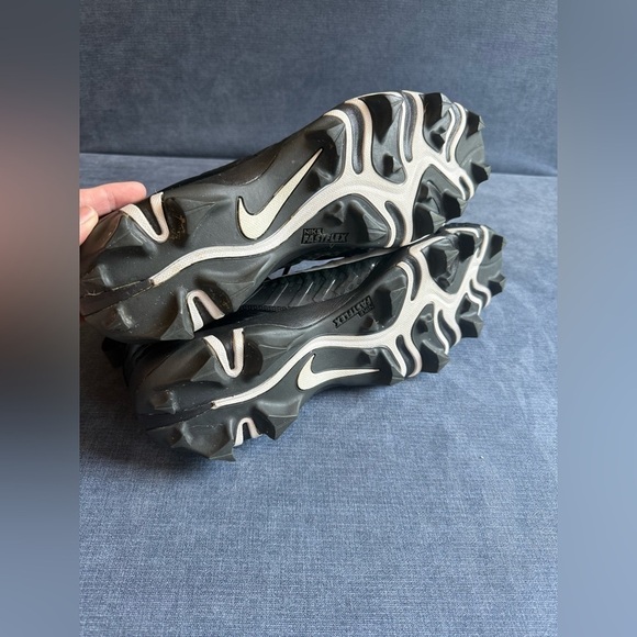 Athletic_Shoes
